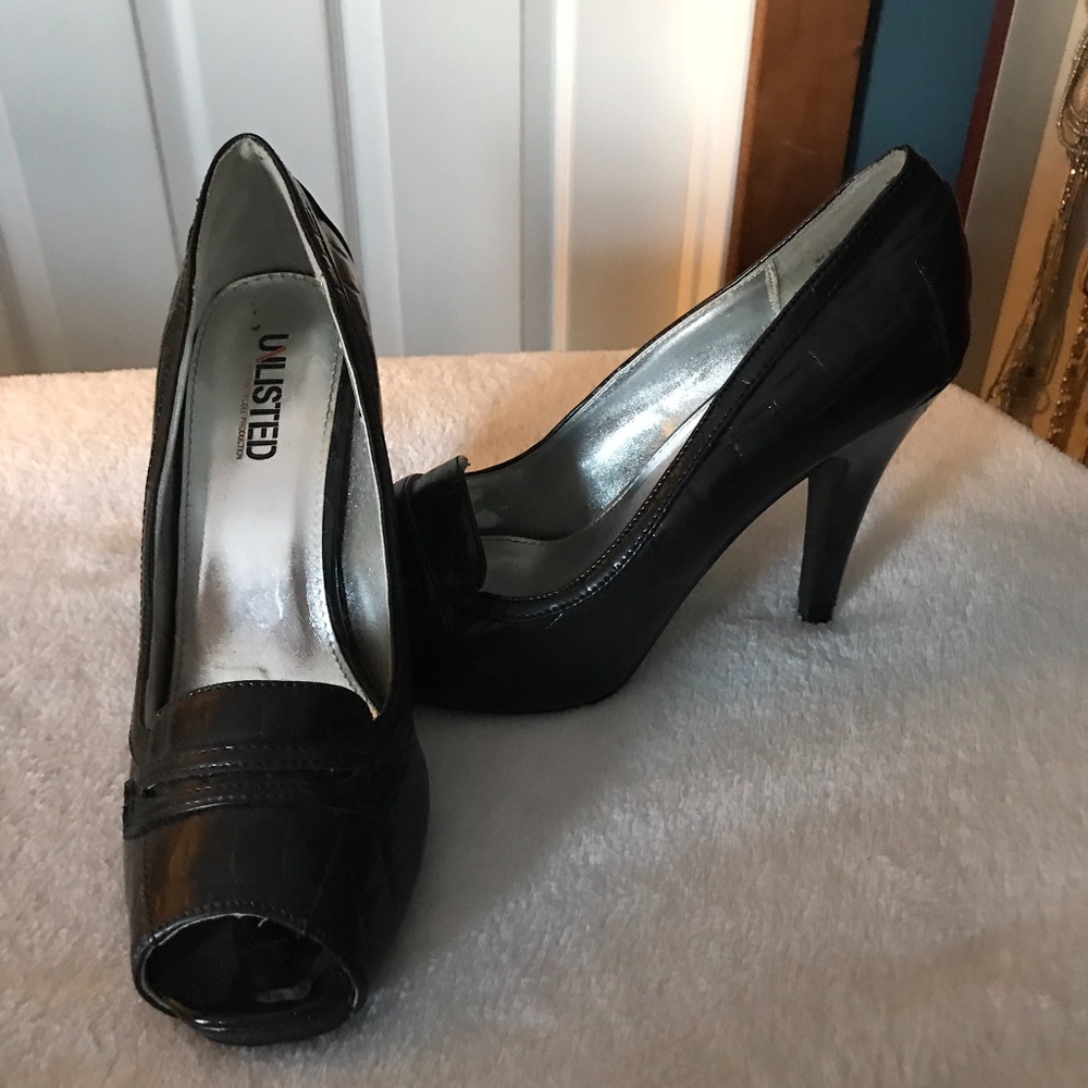 Kenneth Cole Heels in Black